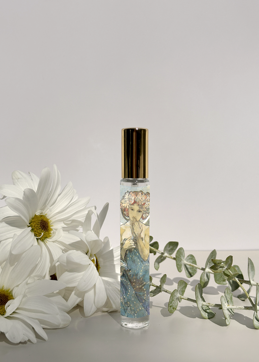 Solid Perfume vs. Spray Perfume: Which One is Better for You?